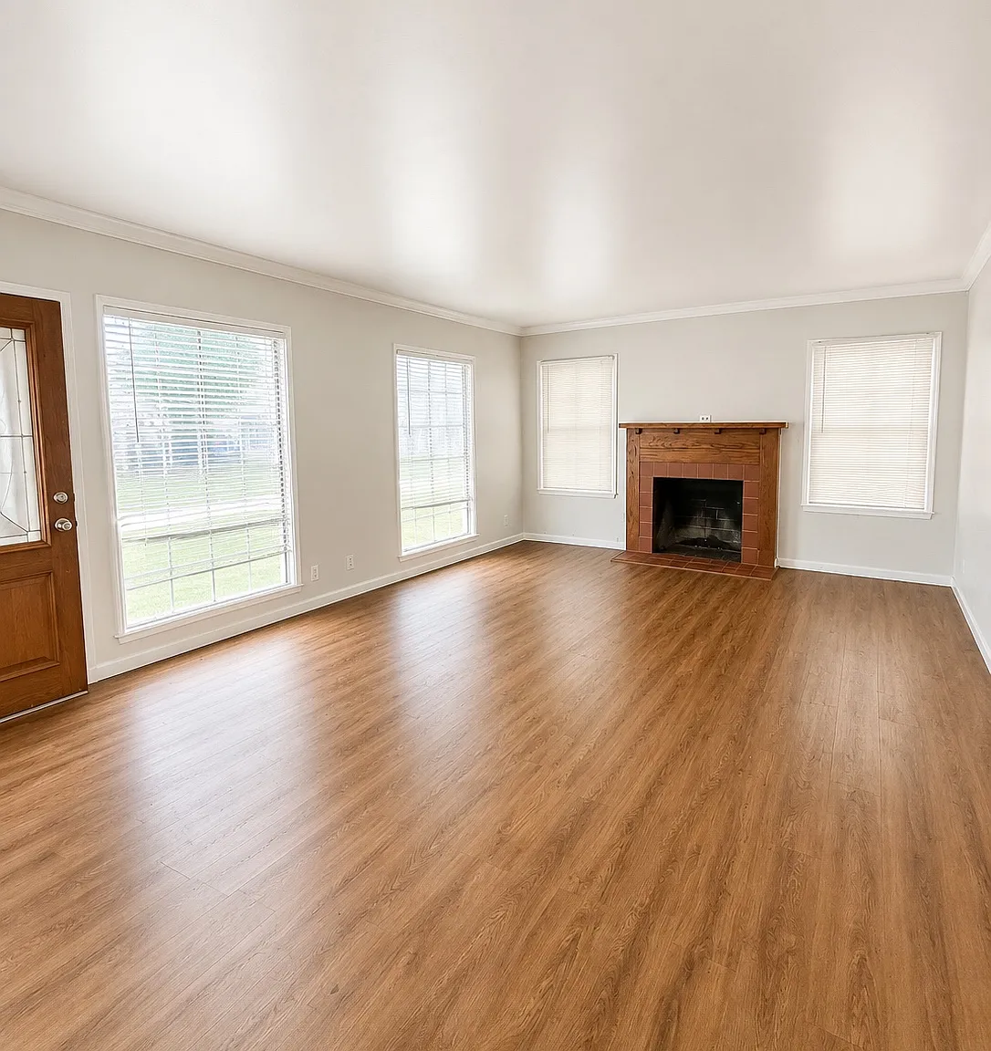 2161 Lucerne Ave — Photo 2