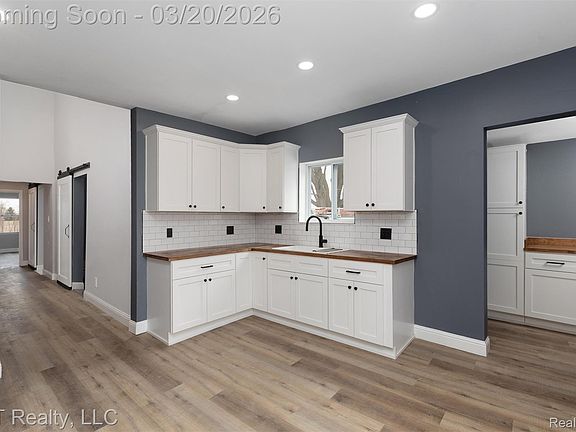 3rd image of 18353 Brewer Rd