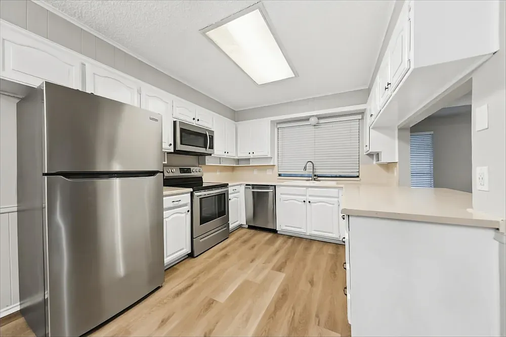 3 bed, 1732 sqft, $1,400 — Photo 2