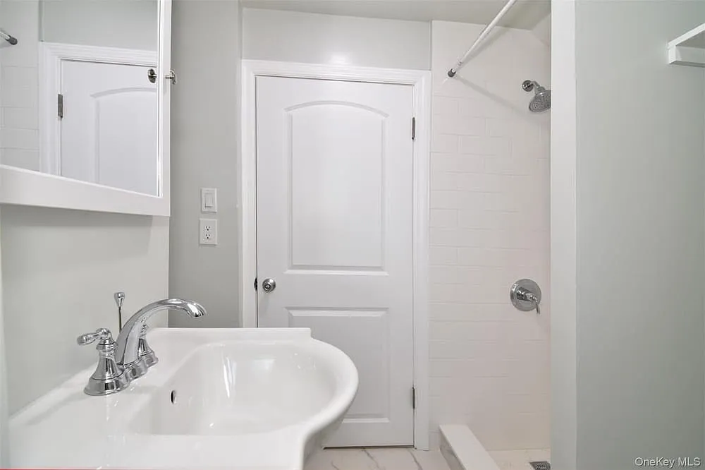 1 bed, 1.0 bath, $2,150 — Photo 4