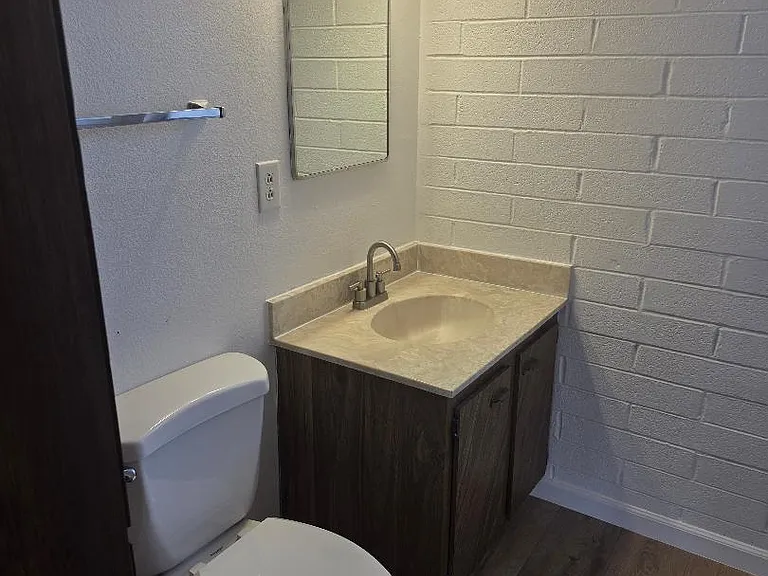 408 S Paseo Quinta #B — Photo 7