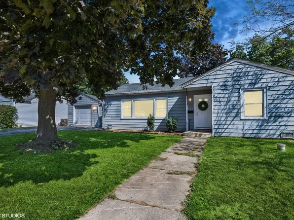 307 S Lake St, Mundelein, IL 60060