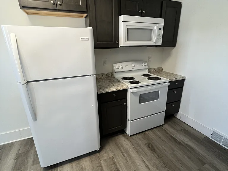 135 N Hamilton Ave #4 — Photo 3