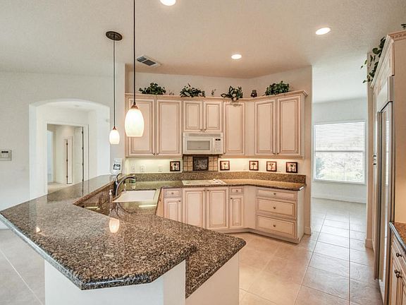 4th image of 884 SW Grand Reserves Blvd