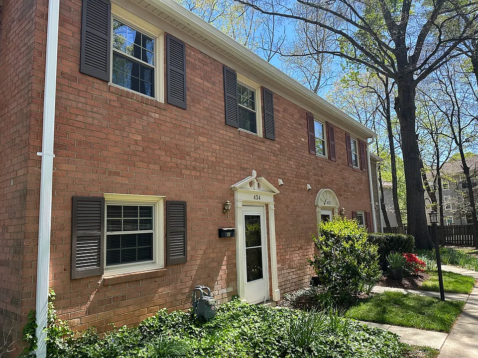 434 Greenbrier Ct