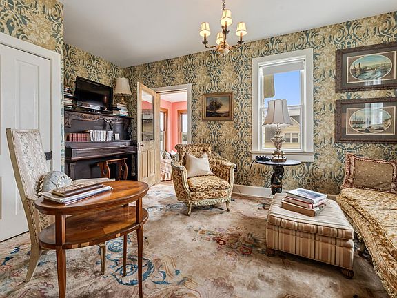 5th image of 305 N Main St