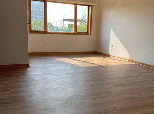 239 W 18th St APT 2C, Chicago, IL 60616