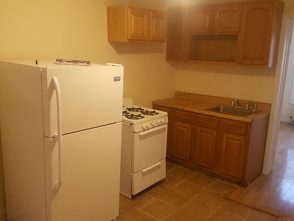4th image of 312 Throop Ave