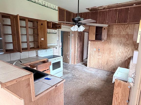 3rd image of 419 W 2nd St