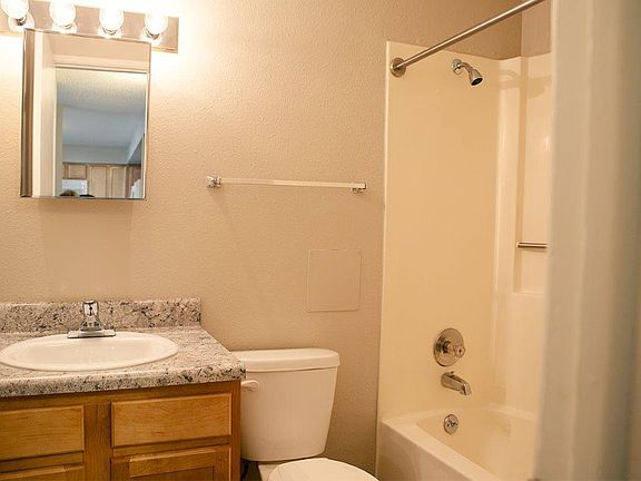 5th image of 1111 N 27th St #6331fc730