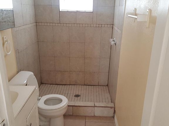 4th image of 511 N 12th Ave