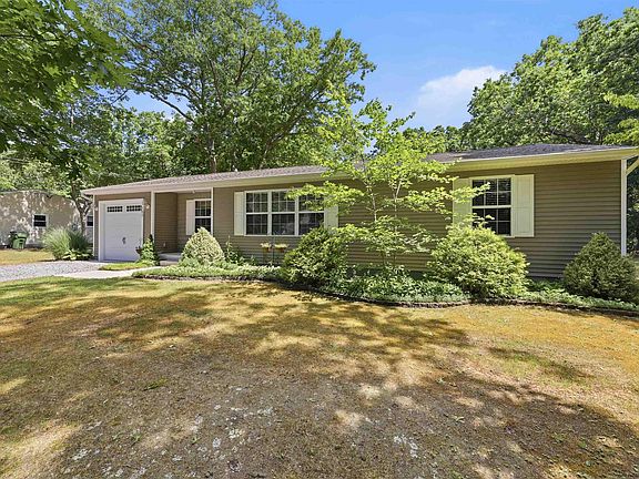 4th image of 302 Dogwood Ave
