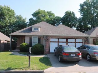 108 Granada St, Fayetteville, AR 72703