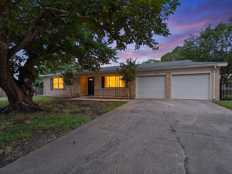 1016 Sproles Dr — Photo 1
