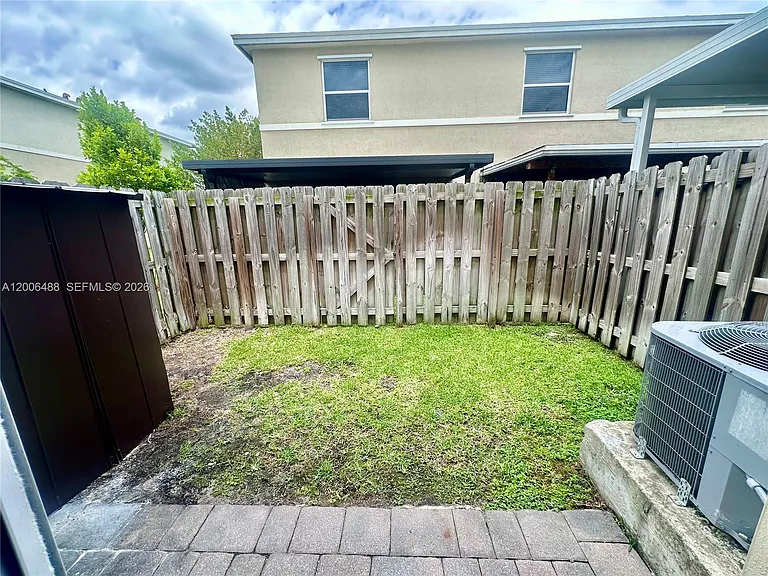 540 NE 5th Ln — Photo 13