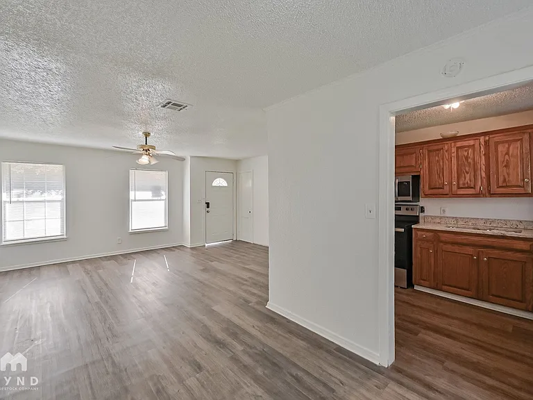 404 Lanola Ct — Photo 10