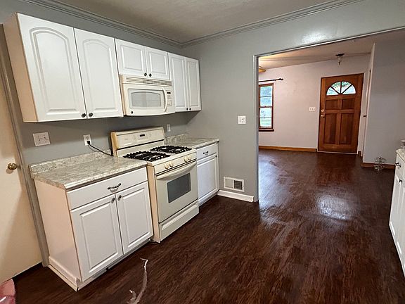 3rd image of 409 Brightwood Dr