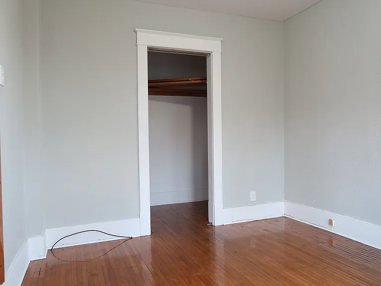 2511 Pine Ave #4 — Photo 10