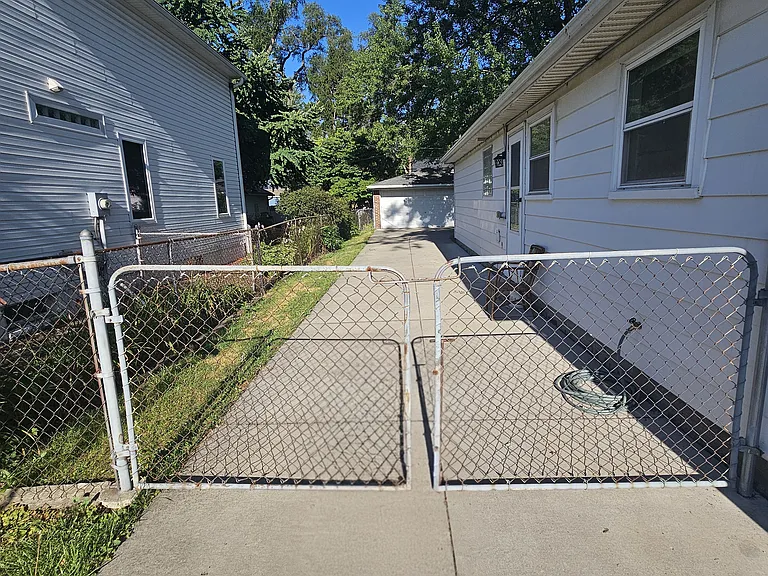 2161 Bacon Ave — Photo 20
