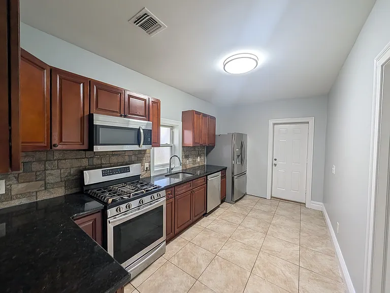 319 Sussex St #1 — Photo 4