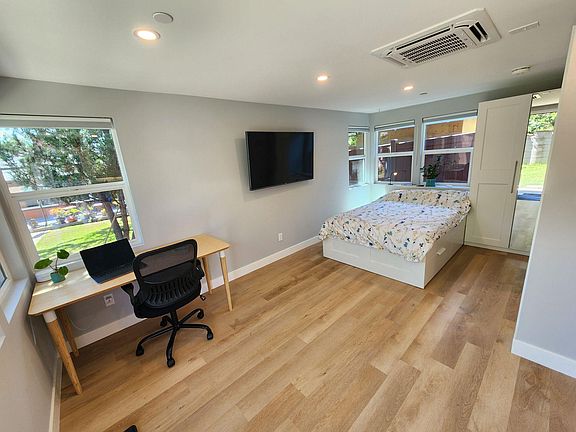 4th image of 1733 Roosevelt Ave