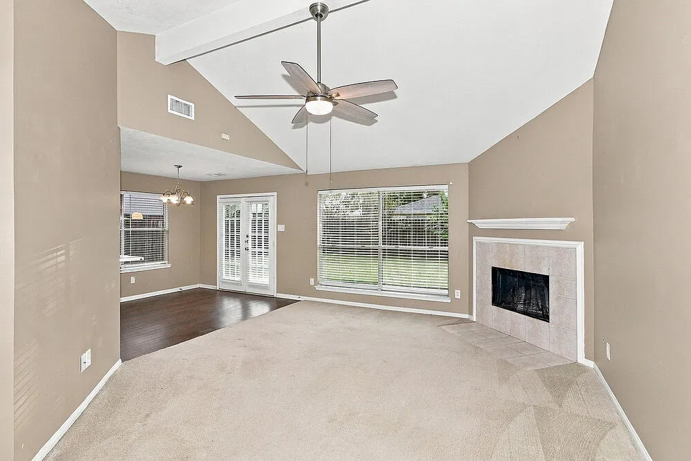 3 bed, 2.0 bath, 1637 sqft, $1,980 — Photo 4