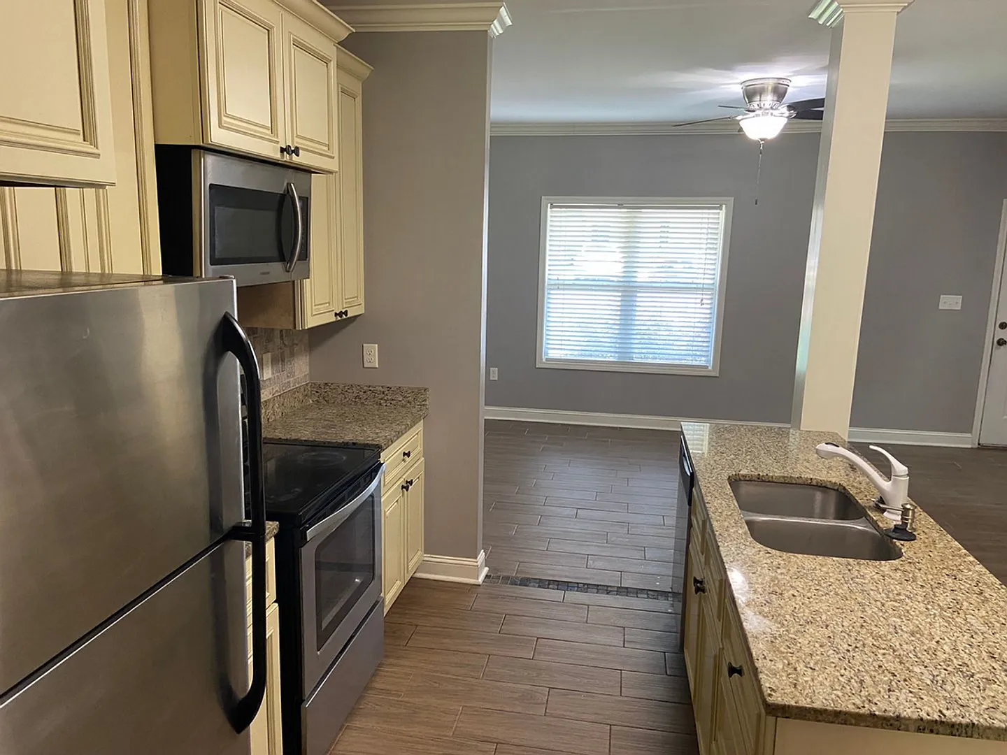 3 BR/2.5 BA — Photo 4
