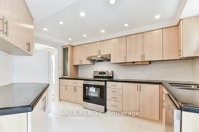 11 Berkeley Ct — Photo 8
