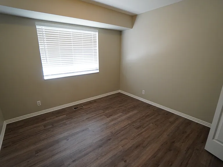 324 E 1100 N — Photo 16