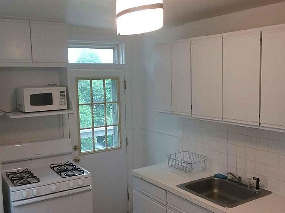 5th image of 3410 Sunnyside Ave #2