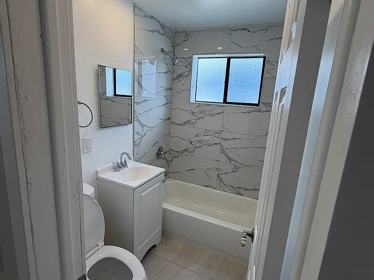 245 NW 48th Pl — Photo 8