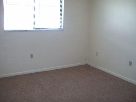 5th image of 2909 SE 7th Ave