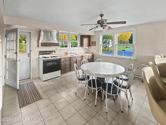 3rd image of 1424 Twin Pine Rd
