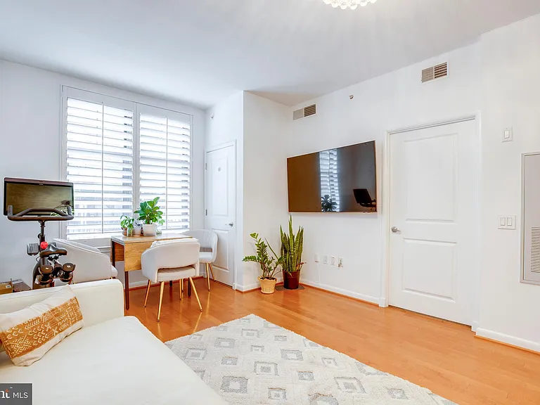 1021 N Garfield St #125 — Photo 15