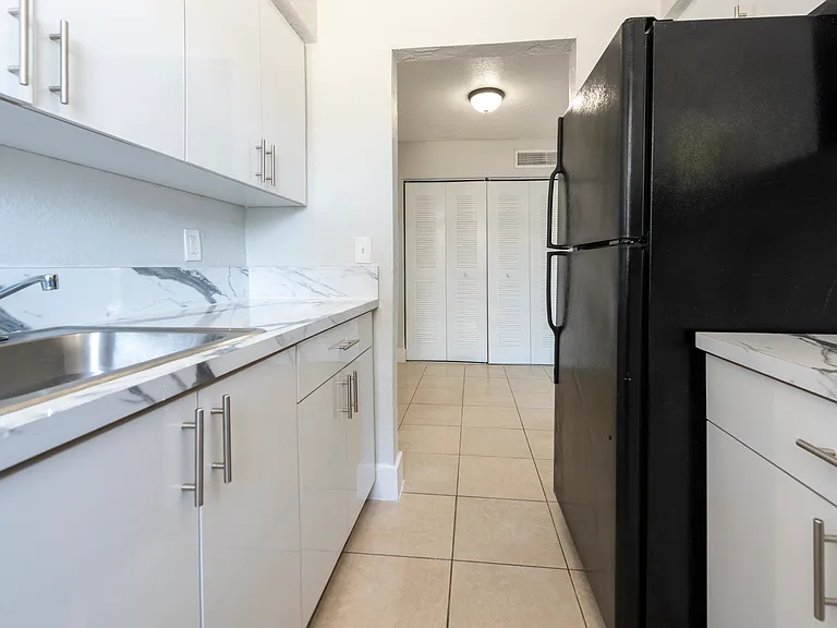 2123 Davie Blvd #211 — Photo 12