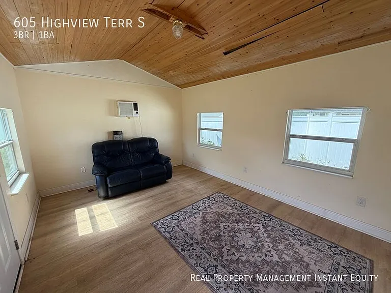 605 Highview Ter S — Photo 19