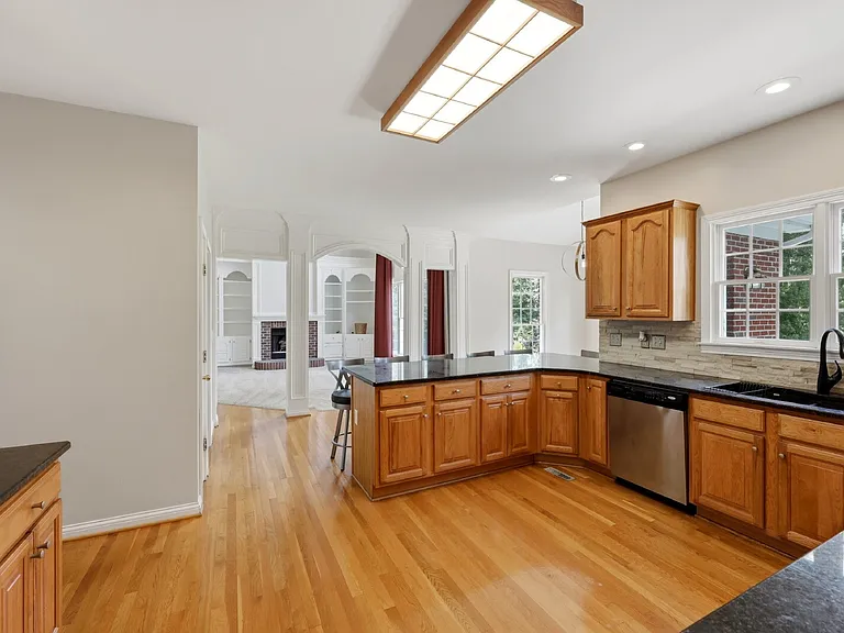 3237 Mantilla Dr — Photo 18