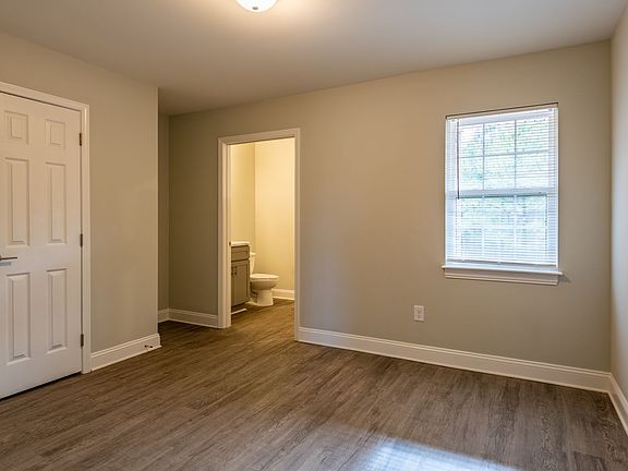5th image of 325 Laurel Ln APT 10