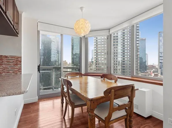500 W 43rd St APT 21B, New York, NY 10036