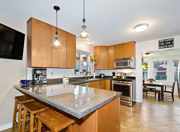 5th image of 8931 Marmora Ave