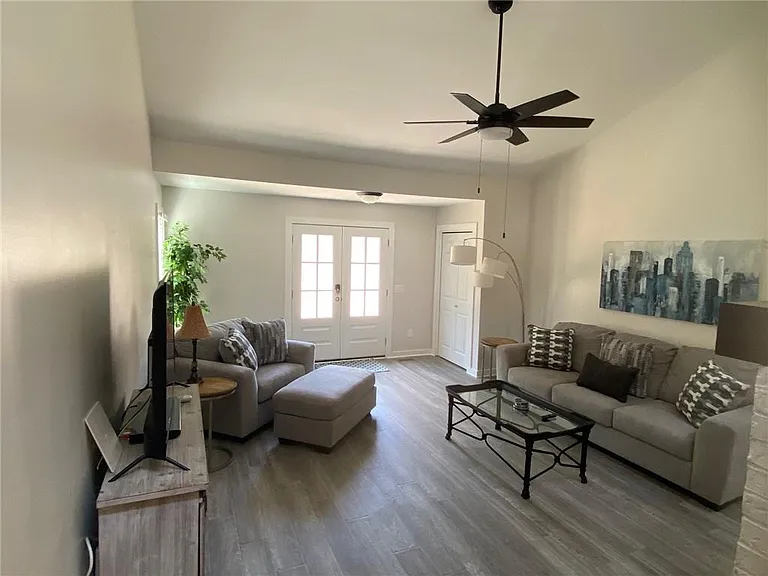 1608 Willie Dr — Photo 3