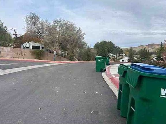 Exterior Neighborhood (street photo)