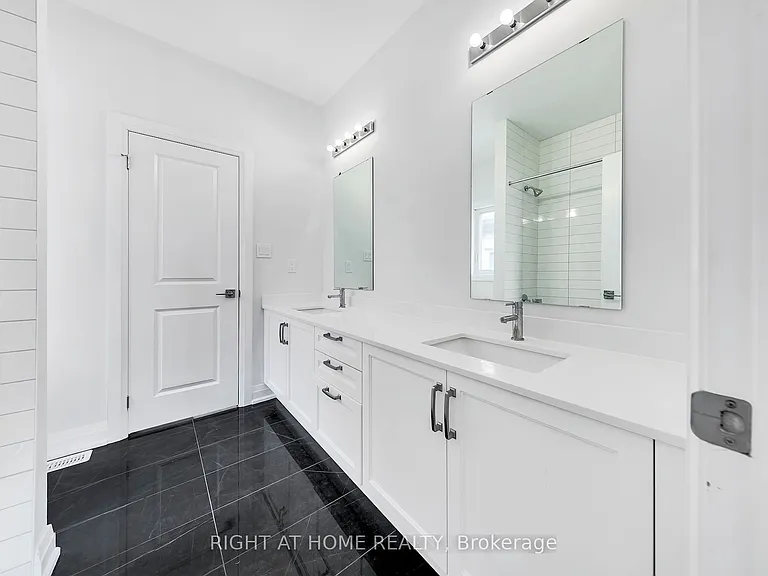 3 Speciosa St #UPPER — Photo 32