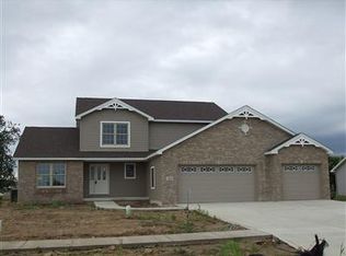 236 W Hampton Manor Ln, Valparaiso, IN 46385