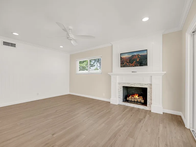 630 N Colfax St — Photo 13
