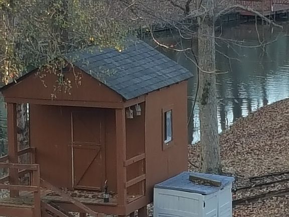 4th image of 484 Walnut Ln