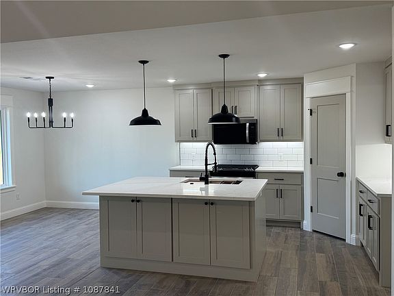 4th image of 1006 Raleigh St