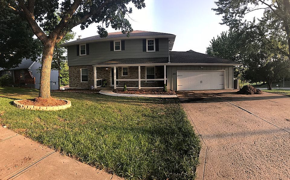 2nd image of 305 NW 59th Pl