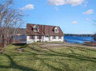 351 Pond Hill Rd, Moosup, CT 06354