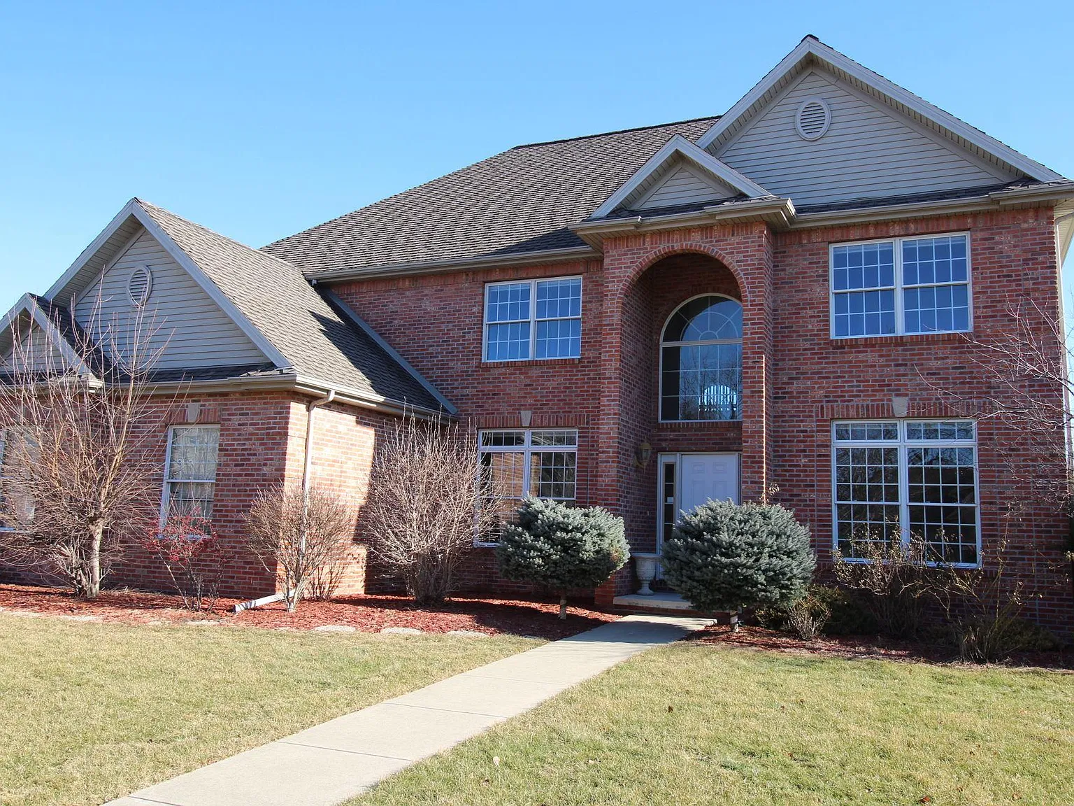 4 bed, 2861 sqft, $4,000 — Photo 1